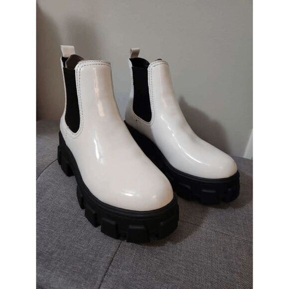 Circus by Sam Edelman Shoes - Circus by Sam Edelman Berry Darielle Lug Sole Chelsea Womens Booties Size -8M